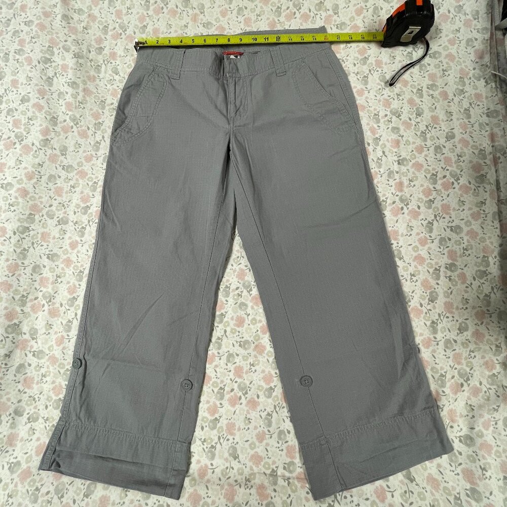 The North Face cargo capri pants, Women's Size 8, Light Gray color - Picture 8 of 15